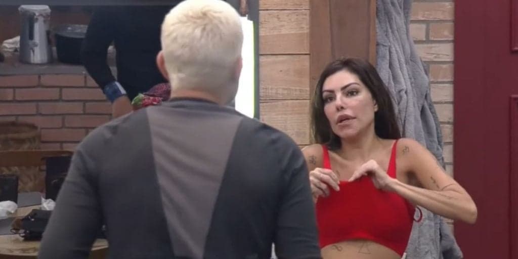 "Desaforada", MC Gui levanta a mão para Liziane, explode com peoa e gritaria toma conta da Fazenda 13: "Ignorante"