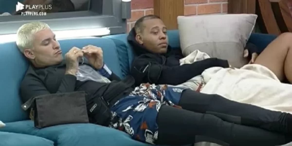 A Fazenda 13: Tati Quebra Barraco explode com atitudes porcas, expõe podridão e confirma: "Vazando sangue" A Fazenda 13: Tati Quebra Barraco explode com atitudes porcas, expõe podridão e confirma: "Vazando sangue"
