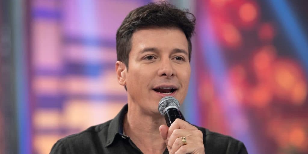 Rodrigo Faro é flagrado correndo para o banheiro, faz nas calças e vídeo íntimo explode: "Quem nunca?"