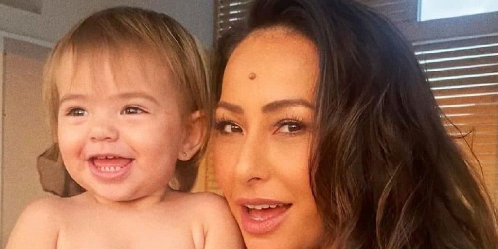 Filha de Sabrina Sato fica doente, apresentadora se desespera e sai às pressas do trabalho: "Coração apertado"
