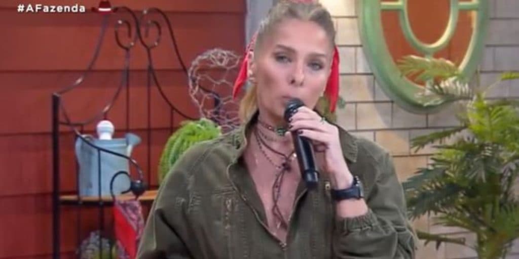 A Fazenda 13: Adriane Galisteu fica em choque com atitude de Day, se pronuncia e expõe expulsão: "Loucura"
