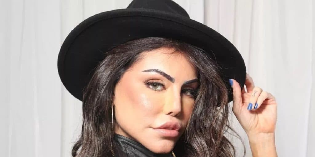 Liziane Gutierrez é vetada da final de A Fazenda 13 e tira sarro do look de Lary Bottino