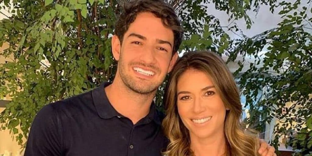 Pato, após ter desfecho com Rebeca Abravanel, arruma as malas, sai de casa e confirma: "No avião"