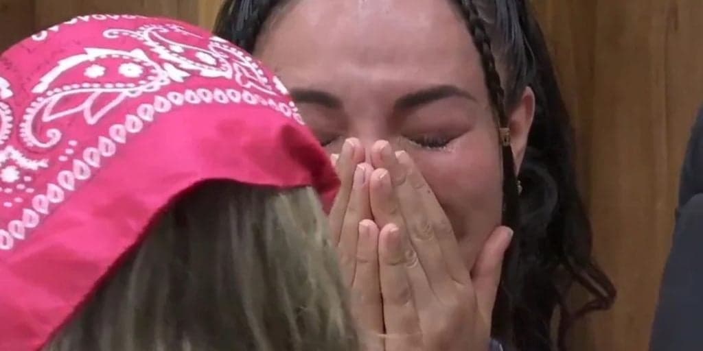 A Fazenda 13: Aline protagoniza briga feia com peão, é atacada e vai aos prantos: "Grosso"