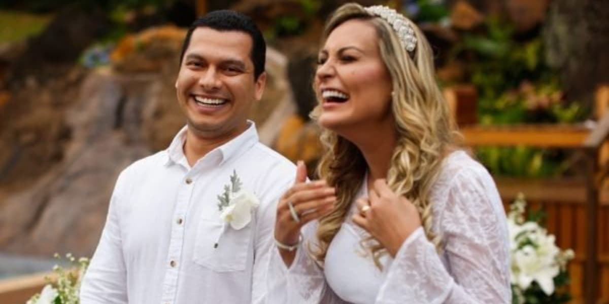 "Que se dane", Sonia Abrão expõe fim de casamento na RedeTV!, sobe o tom de voz e explode: "Feito de trouxa" "Que se dane", Sonia Abrão expõe fim de casamento na RedeTV!, sobe o tom de voz e explode: "Feito de trouxa"