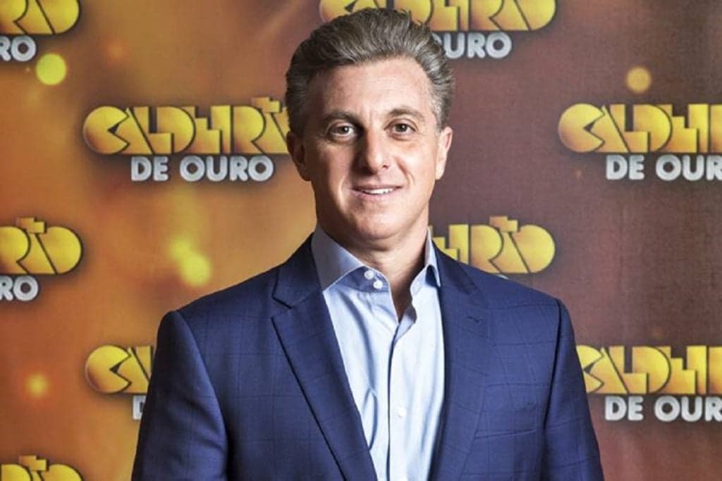 Globo apela em estratégia de guerra com Huck, muda a programação e escala dois fenômenos aos domingos
