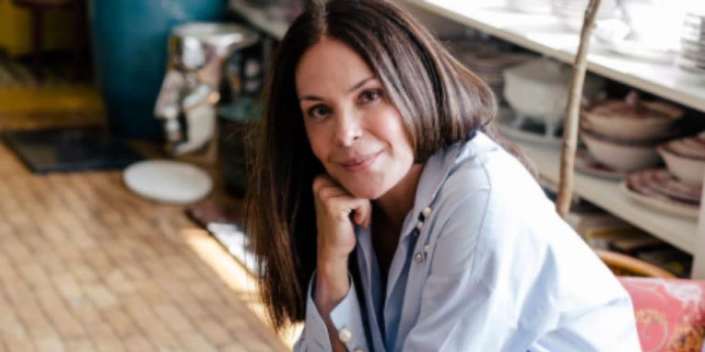 Carolina Ferraz faz divulgação e dá o que falar com foto