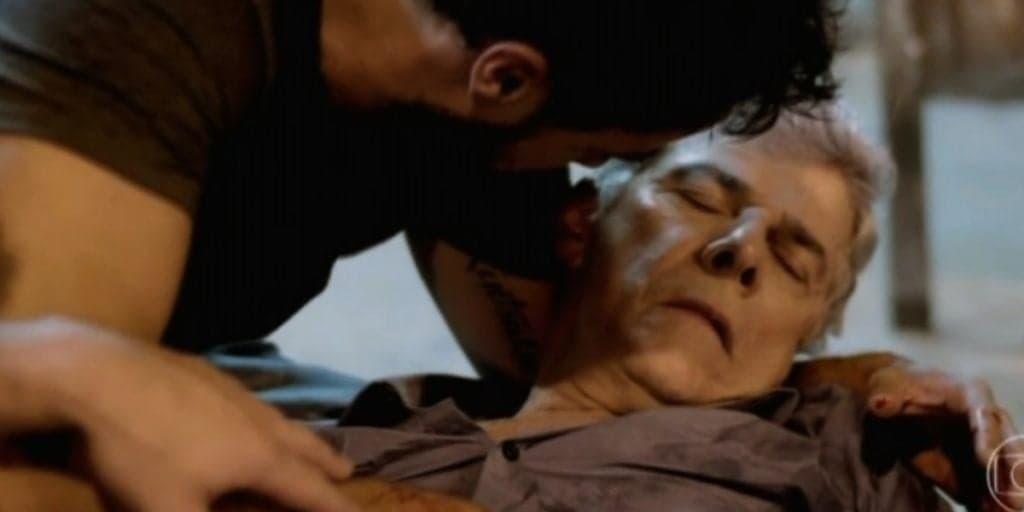 Império: Cláudio é atacado com arma letal, jorra sangue e faz Enrico entra em surto