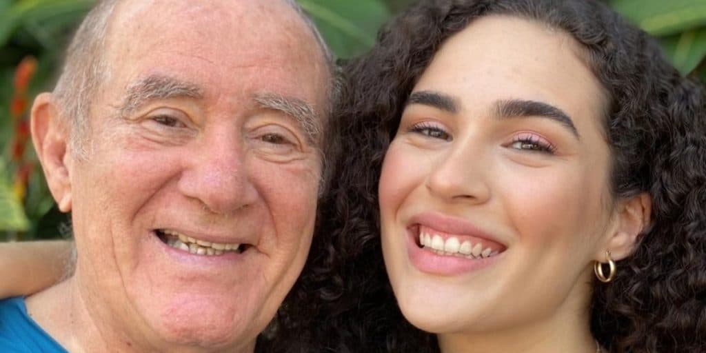 Filha de Renato Aragão, eterno Didi, confessa como o pai trata o seu namorado e expõe sobre ciúmes