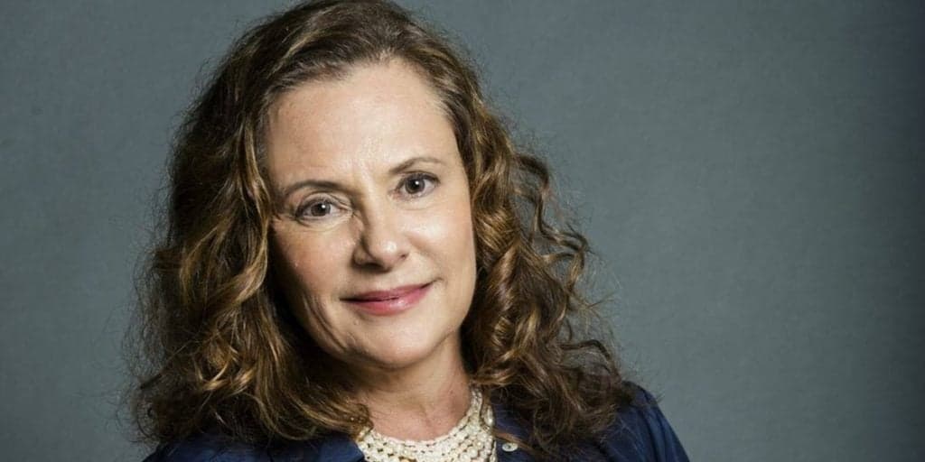 Elizabeth Savala revelou tratamento quando ainda era adolescente