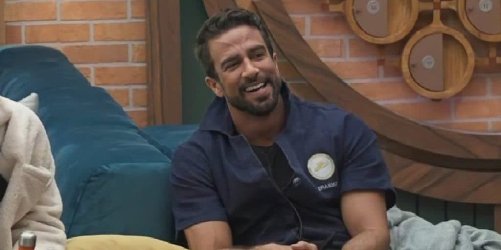A Fazenda 13: Erasmo reclama de put#ria, critica beijo lésbico de Aline e tem passado exposto: "Dedo coça"