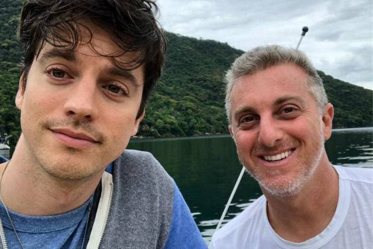 "Sou gay", Luciano Huck tem confirmação de sexualidade, explode em verdades e confirma: "Isso não é uma escolha" "Sou gay", Luciano Huck tem confirmação de sexualidade, explode em verdades e confirma: "Isso não é uma escolha"