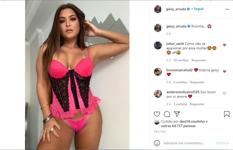 Geisy Arruda atola calcinha na parte íntima e deixa de fora o que não devia (Foto: Reprodução) Geisy Arruda atola calcinha na parte íntima e deixa de fora o que não devia (Foto: Reprodução)