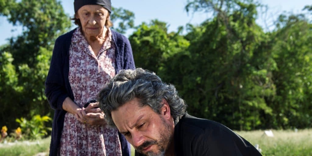 Império - José Alfredo investiga a fundo o passado de Maurílio e descobre segredo: "Morto"
