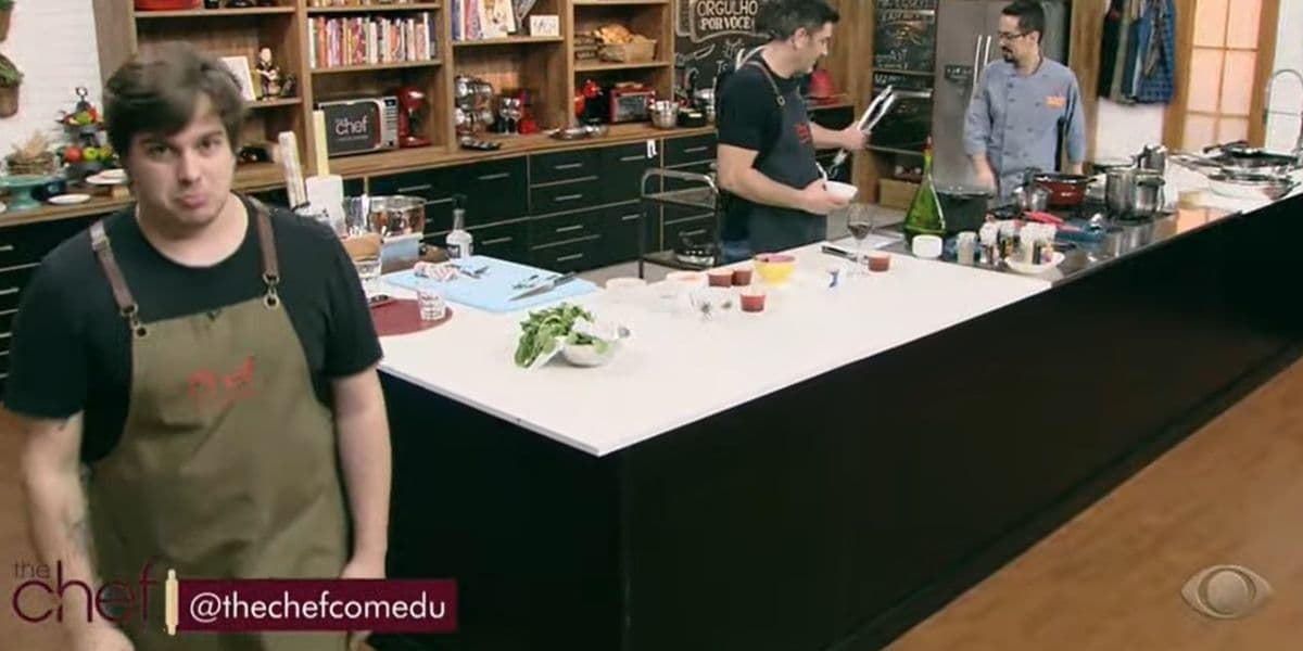 Assistente de Edu Guedes comete erro no The Chef, diretor intervém ao vivo e expulsa rapaz dos estúdios da Band