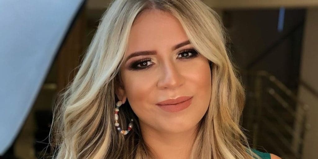 Veja o momento exato em que corpo de Marília Mendonça chega para velório em Goiânia