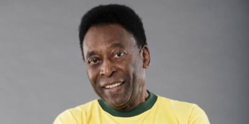 Pelé está internado há seis dias em um hospital de São Paulo