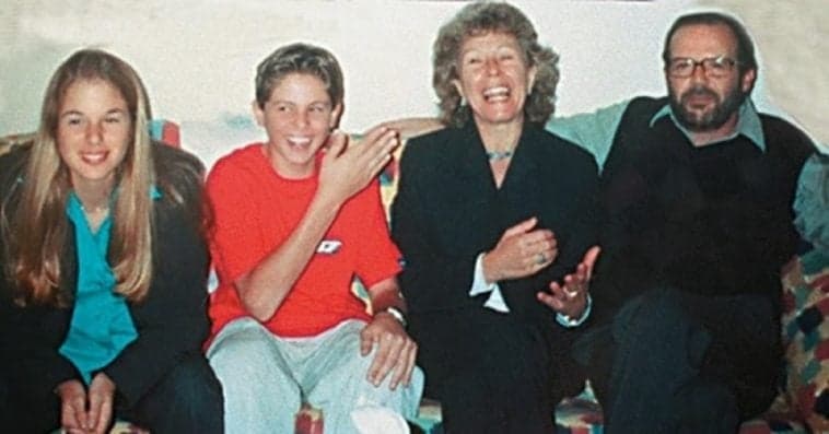 Mãe de Suzane Von Richthofen ressurge dos mortos, revela outra assassina no caso e anuncia que filha vai morrer em acidente: "Mulher morena"
