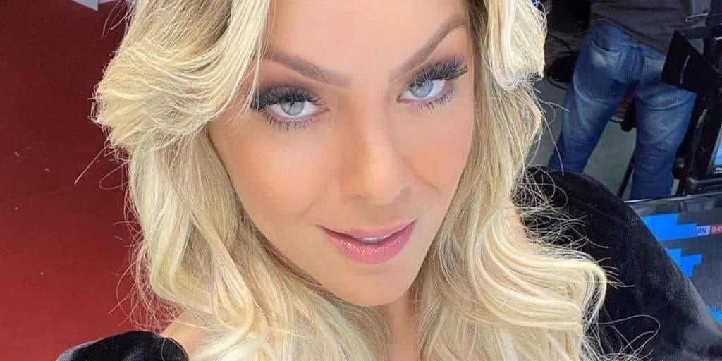 Renata Fan chamou atenção com clique ousado