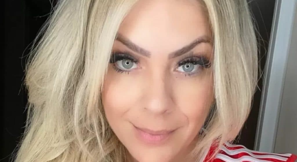 Renata Fan fez rara aparição nas redes sociais usando pouca roupa
