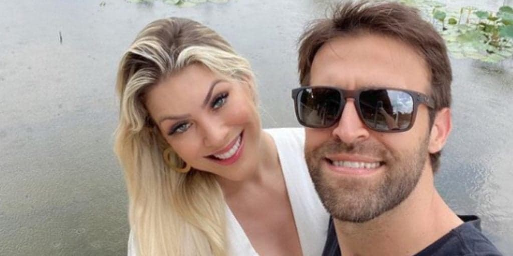 Ao lado de Átila Abreu Renata Fan fez comunicado sobre 13 anos de relacionamento (Foto: Reprodução) Ao lado de Átila Abreu Renata Fan fez comunicado sobre 13 anos de relacionamento (Foto: Reprodução)