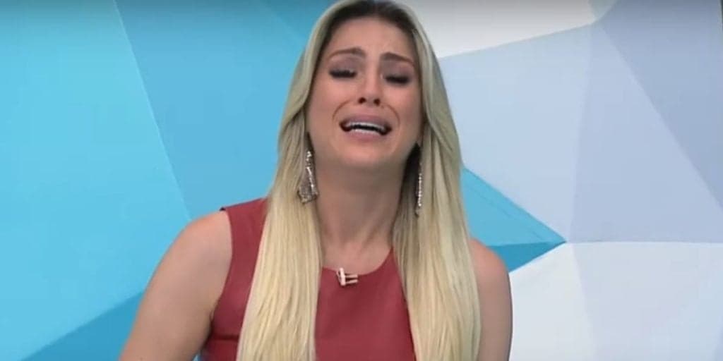 Renata Fan levou um susto com comentarista que surgiu aos berros