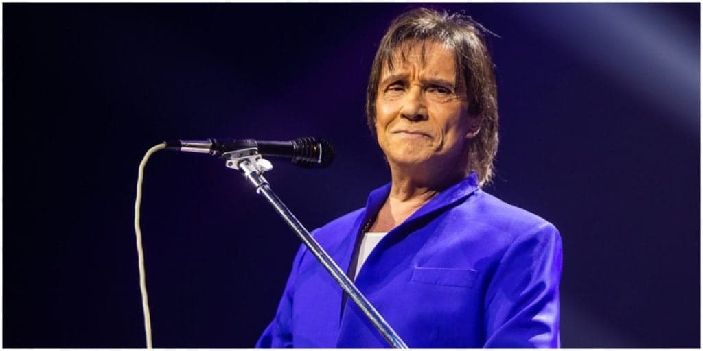 Roberto Carlos compartilhou uma foto sua durante um de seus shows