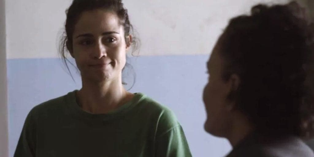 Pega Pega - Sandra Helena cria plano surreal para escapar da cadeia, dá tudo errado e reclama: "Virei gata borralheira na prisão"