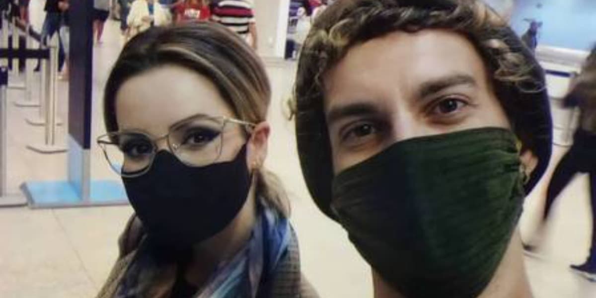 Sandy posa com fã em aeroporto no Rio de Janeiro - Foto: Reprodução