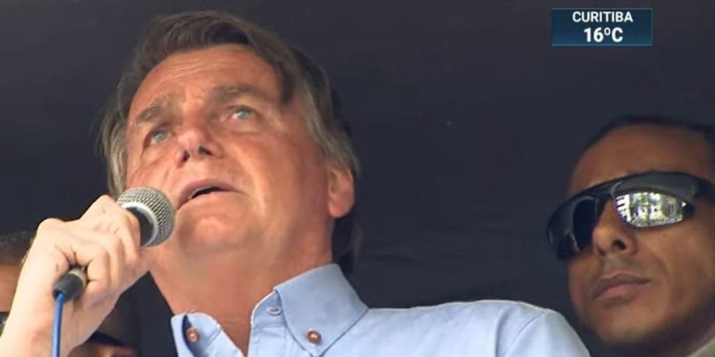 Bolsonaro recebe alta e detona Ivete Sangalo e Zé de Abreu