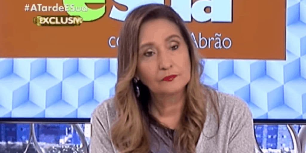 "Quer dizer que vai ser baixaria pra valer?", detona Sonia Abrão ao expor cusparada na TV: "É humilhante"