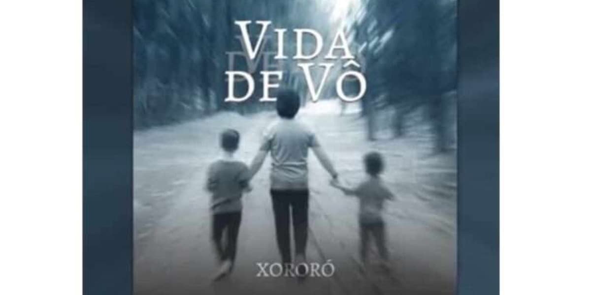 Xororó com os filhos de Sandy e Juniorna capa da música 'Vida de Vô' (Foto: Reprodução)