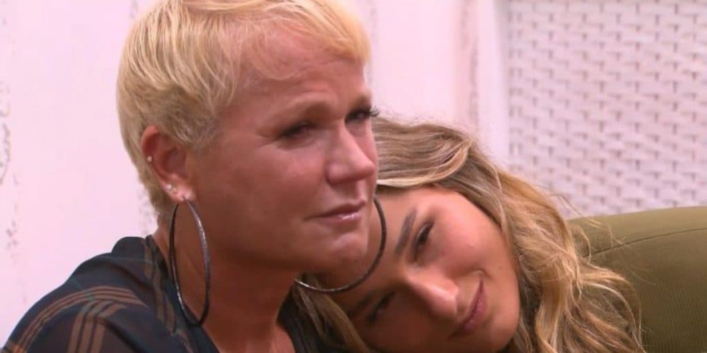 Sasha, após briga escandalosa com Beth Szafir, assume que usa drogas e oferece para Xuxa