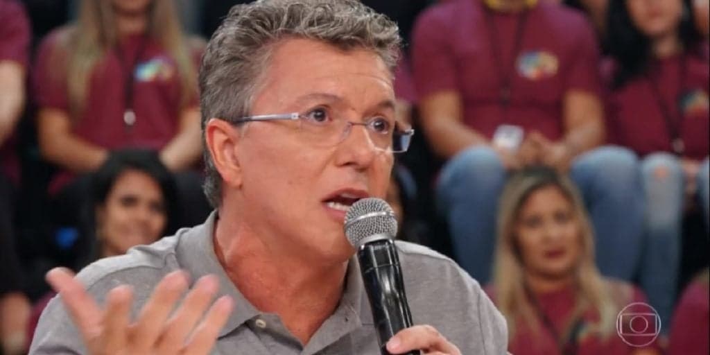 Boninho detona famosa e é colocado contra a parede no ‘Domingão com Huck’: “Eu vou te pegar”