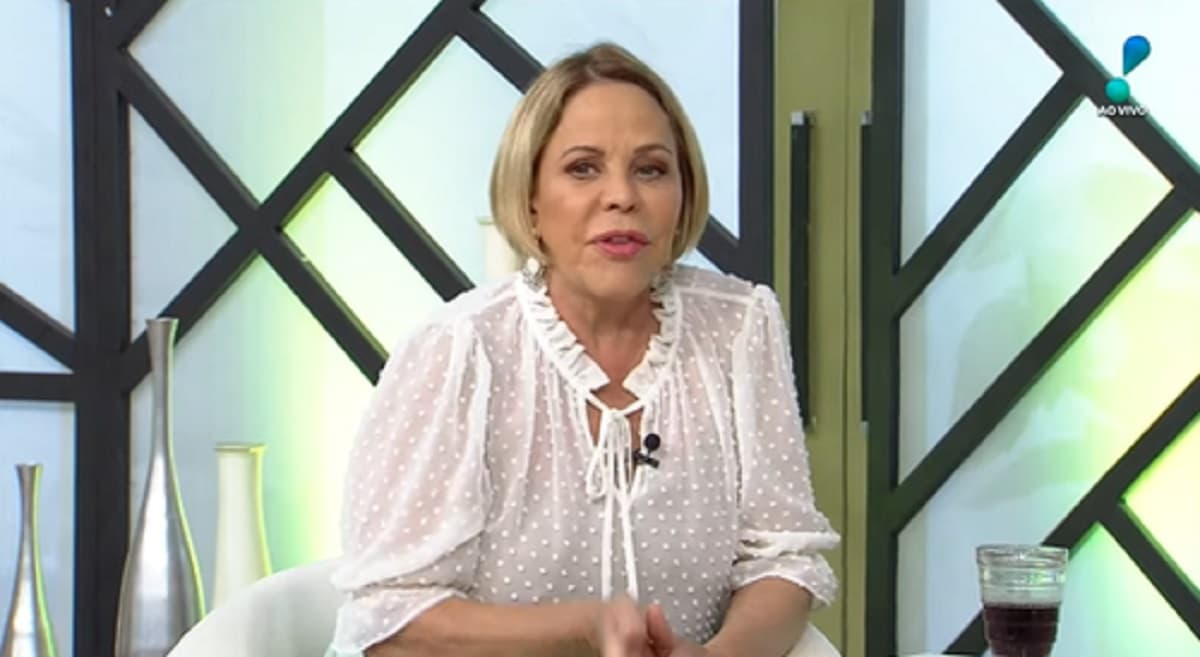 Claudete Troiano renovou com a RedeTV!