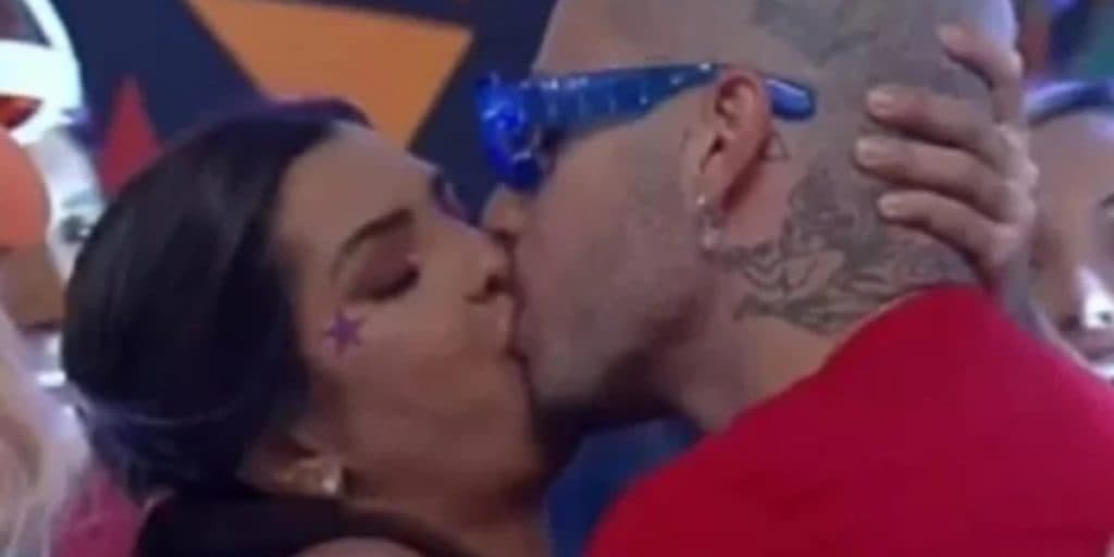 A Fazenda 13 tem fim de semana marcado por beijão entre casal, homofobia e tretas