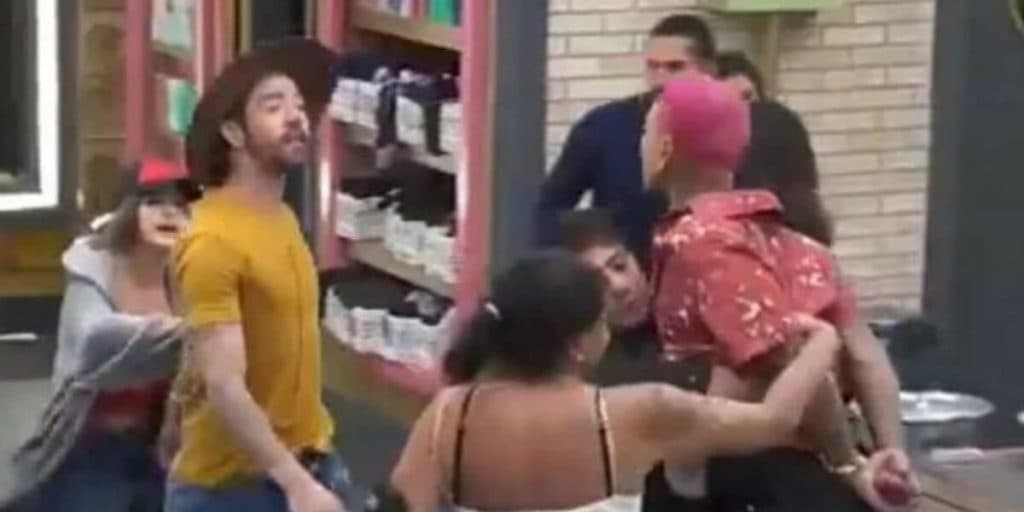 A Fazenda 13 tem madrugada regada a confusão com direito a ameaça de agressão e pedido de expulsão