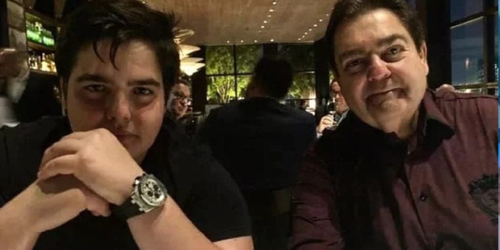 Filho de Faustão, aos 17 anos, é flagrado ao lado de famoso e romance é exposto: "Só beija homem feio"