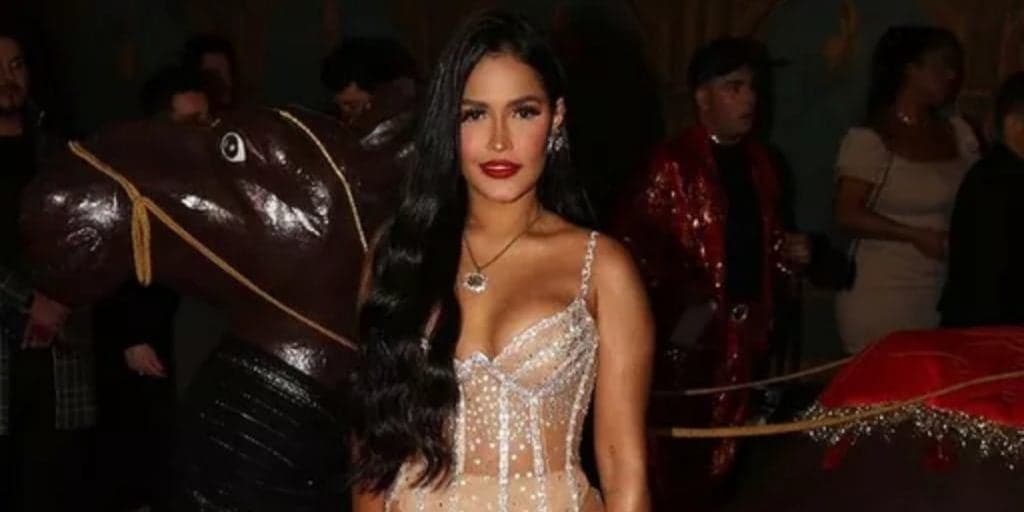 Flay é traída em festa de aniversário por look, deixa parte íntima de fora e mostra tudo: "Assada"