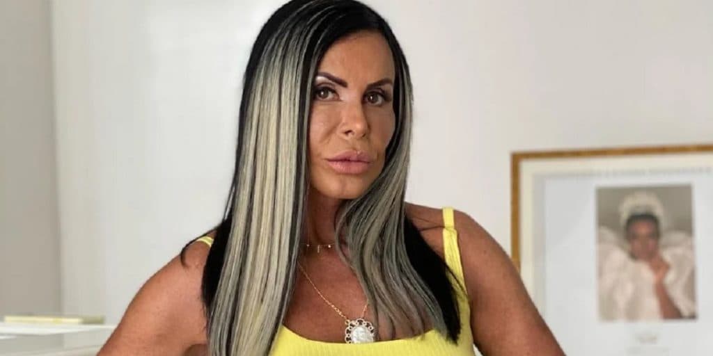 Gretchen adota filha, se arrepende e pede para anular adoção