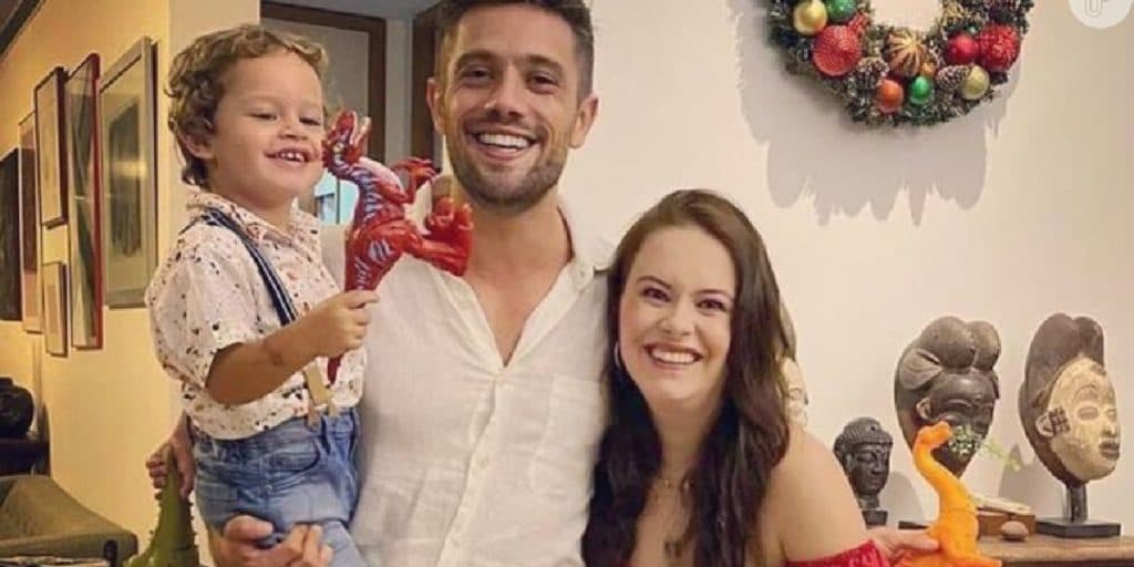 Esposa de Rafael Cardoso vem à público, confirma doença no coração do filho e desmorona: "Batendo cabeça"
