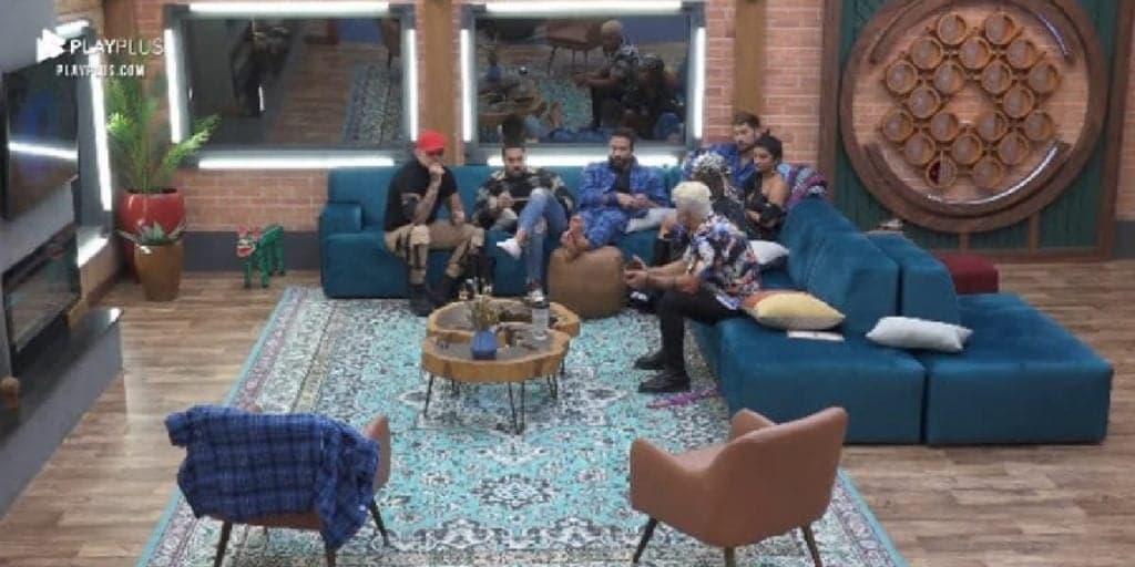 Em 'A Fazenda 13', Erasmo Viana ‘debocha’ do reality e peões cantam música do ‘Big Brother Brasil’