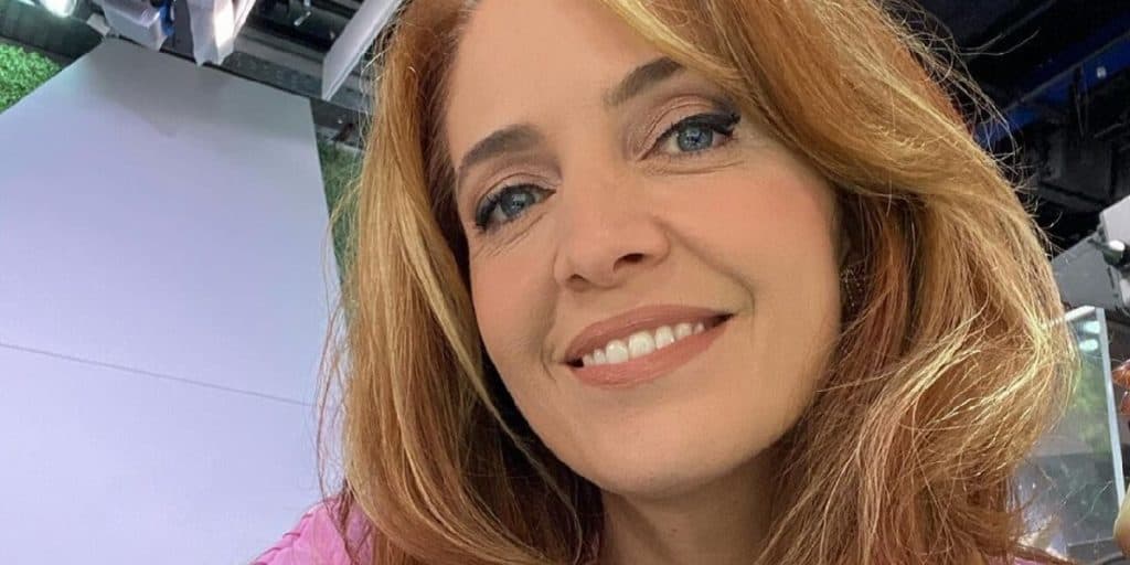 Poliana Abritta, fora da Globo, faz vídeo com crachá na mão na portaria da emissora: "Novo tempo"