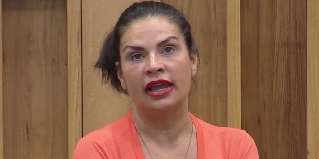 A Fazenda 13: MC Gui detona Solange Gomes e a chama de "Cobra"