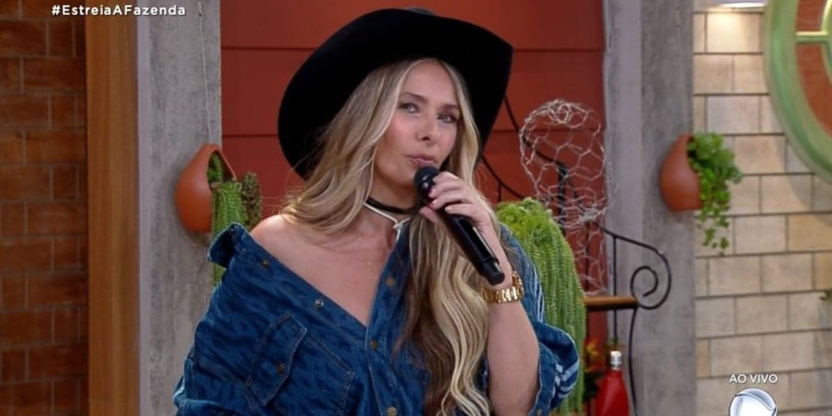 Adriane Galisteu ironizou pedido de desculpas de Thomaz Costa (Foto: RecordTV) Adriane Galisteu ironizou pedido de desculpas de Thomaz Costa (Foto: RecordTV)