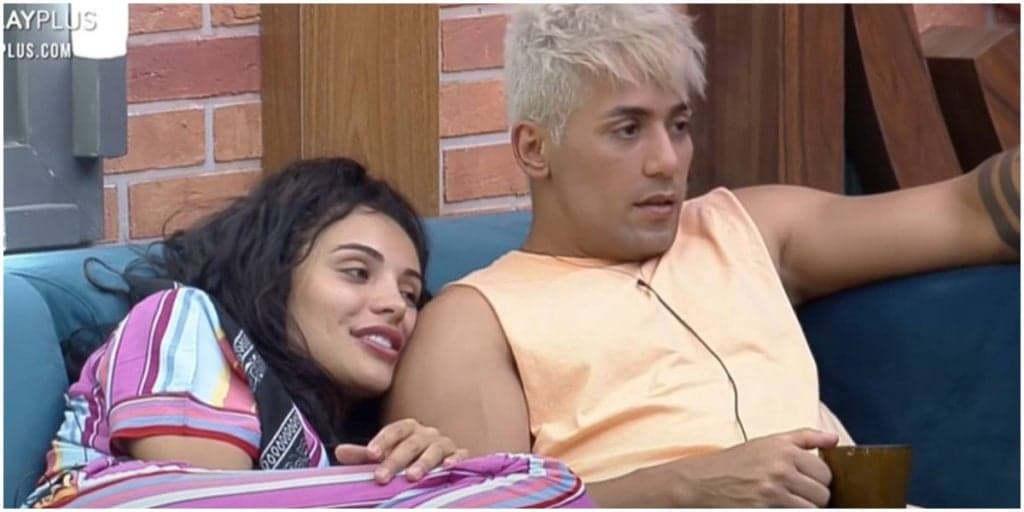 Tiago fica excitado perto de Aline, Valentina descobre o peão e expõe órgão do colega pra todo o Brasil