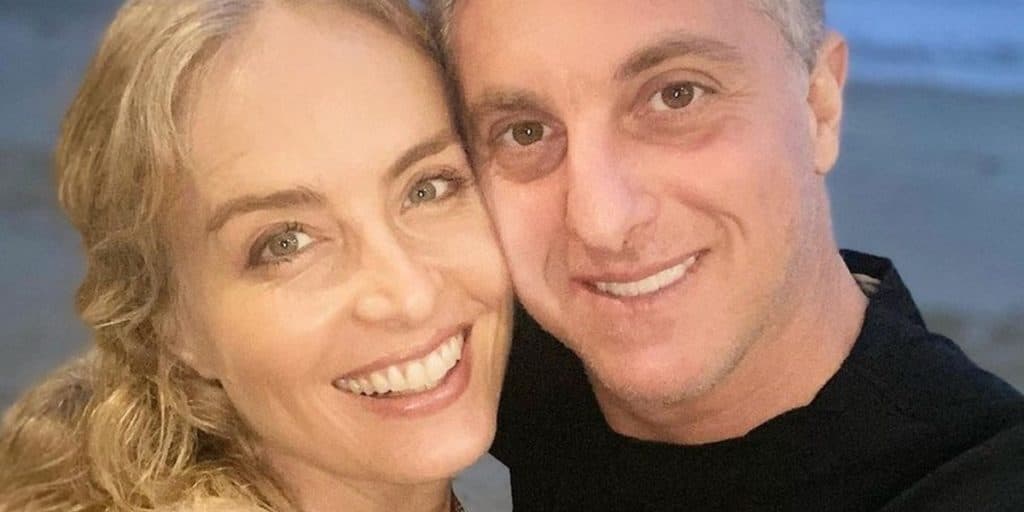 Angélica conta detalhes do início do namoro com Luciano Huck: "Ele me mandou um cano de PVC com um laço de fita"