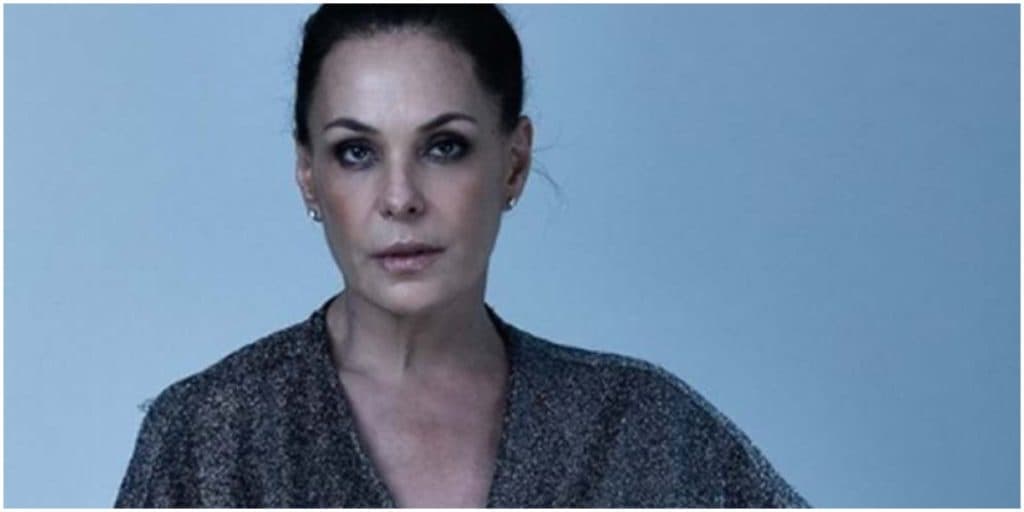 Carolina Ferraz, pega de surpresa com anúncio de demissão, vai a público com desabafo cruel: "Realmente"