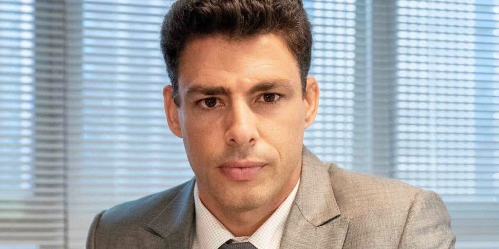 "Situação muito delicada", Cauã Reymond vive terror, é levado pelo mar, sofre risco de vida e resgate é acionado
