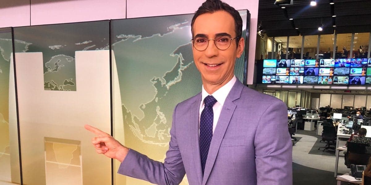 Leifert, Tralli, Bocardi e Hélter Duarte: Brasil clama e jornalistas da Globo tomam posto de Tadeu no Fantástico Leifert, Tralli, Bocardi e Hélter Duarte: Brasil clama e jornalistas da Globo tomam posto de Tadeu no Fantástico